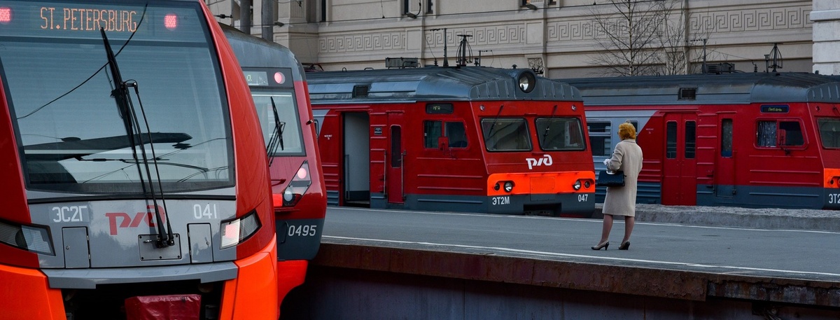    Петербурженка в ожидании пригородного поезда на Московском вокзале, архивное ото для иллюстрации. Автор фото: Сергей Ермохин / "Деловой Петербург"