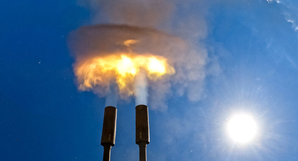 Горящий нефтезавод в Ленобласти: что известно о массовом налете украинских дронов в ночь на 14 сентября