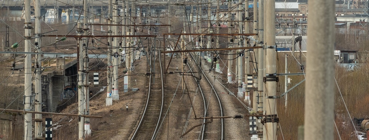    Электросети над ж.-д. путями, архивное фото для иллюстрации. Автор фото: Михаил Тихонов / "Деловой Петербург"