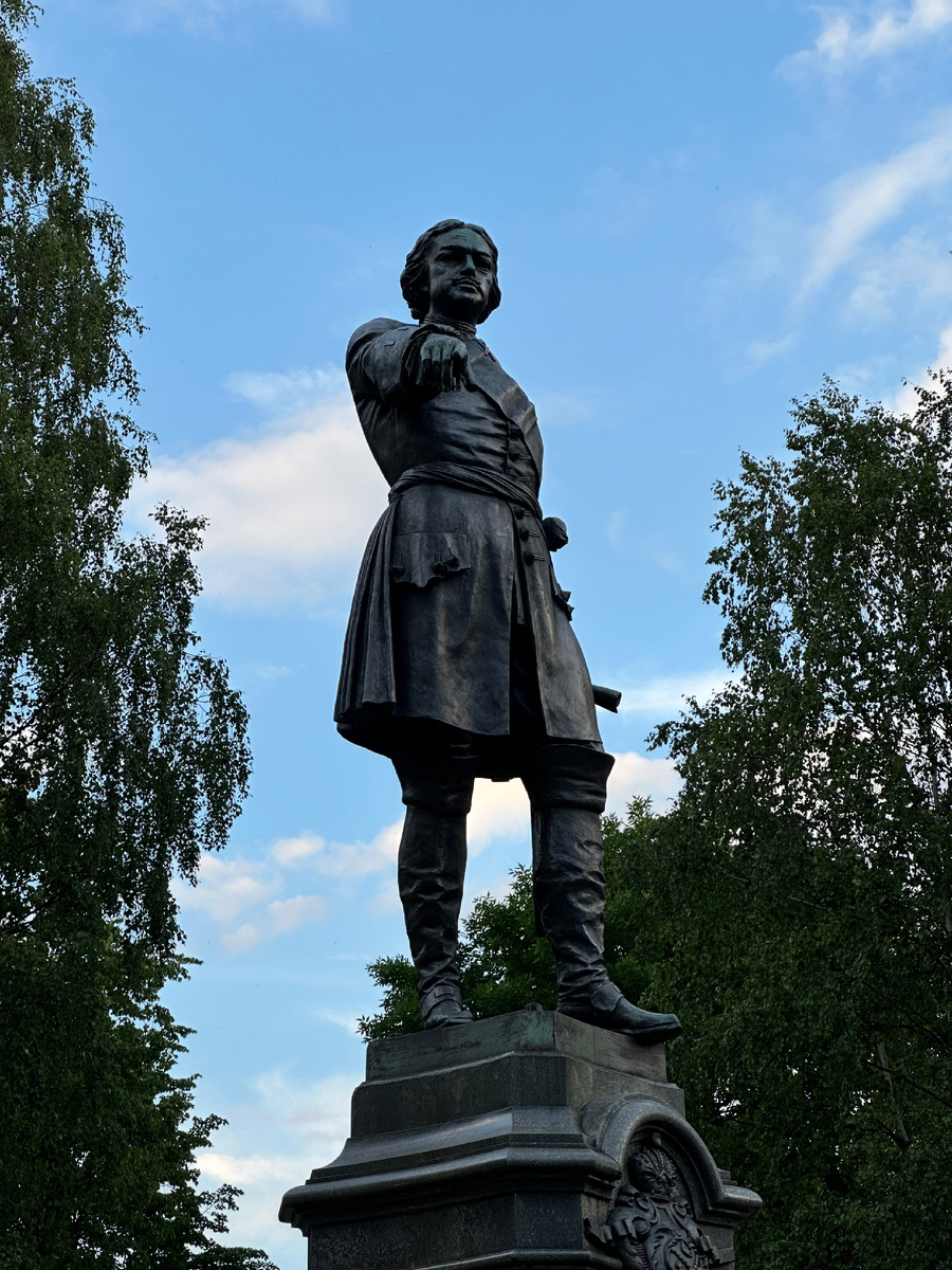 Памятник Петру I в Петрозаводске 