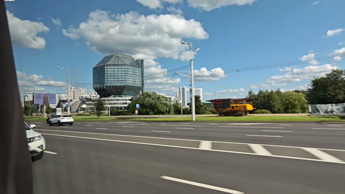 Национальная библиотека очень необычное здание