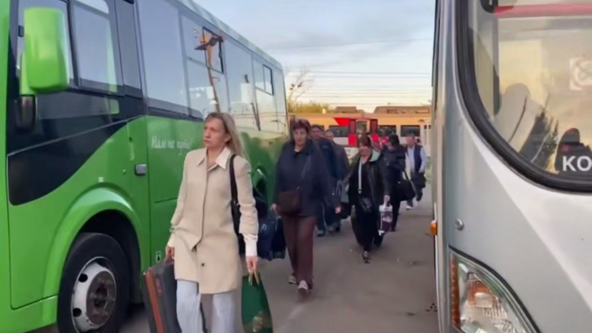    Более тысячи человек перевезли сотрудники Минтранса Курской области после вчерашнего ЧП в Орловской области