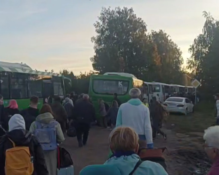     Курская область помогла перевезти более 1000 пассажиров после ЧП в Орловской области