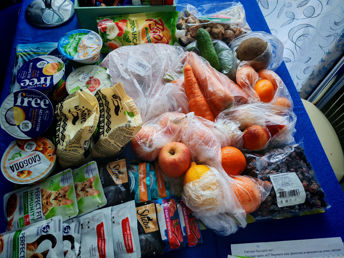 Была в "Семишагофф". Заплатила 1888 р. На фото нет сетки с картошкой 3 кг.