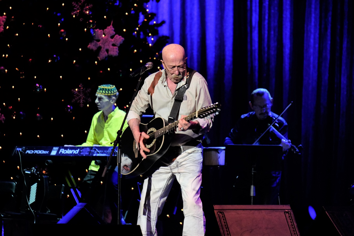 Фото с оцифиальной страницы артиста в ВК https://vk.com/alexander_rozenbaum