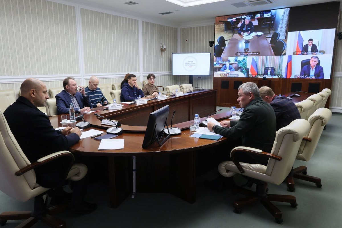    Полпред Президента РФ в УрФО Артём Жога провел совещание о ходе выборов в регионах