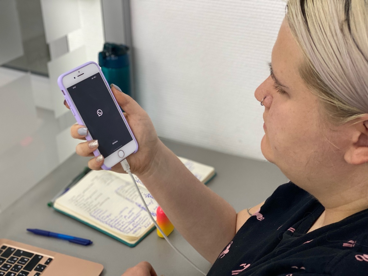    Почему не стоит оставлять зарядное устройство в розетке - запомните раз и навсегда