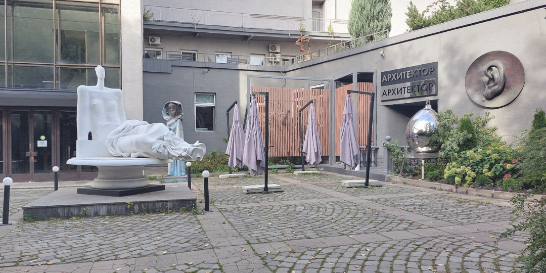 Музей под открытым небом. Внутренний двор Центрального дома архитектора