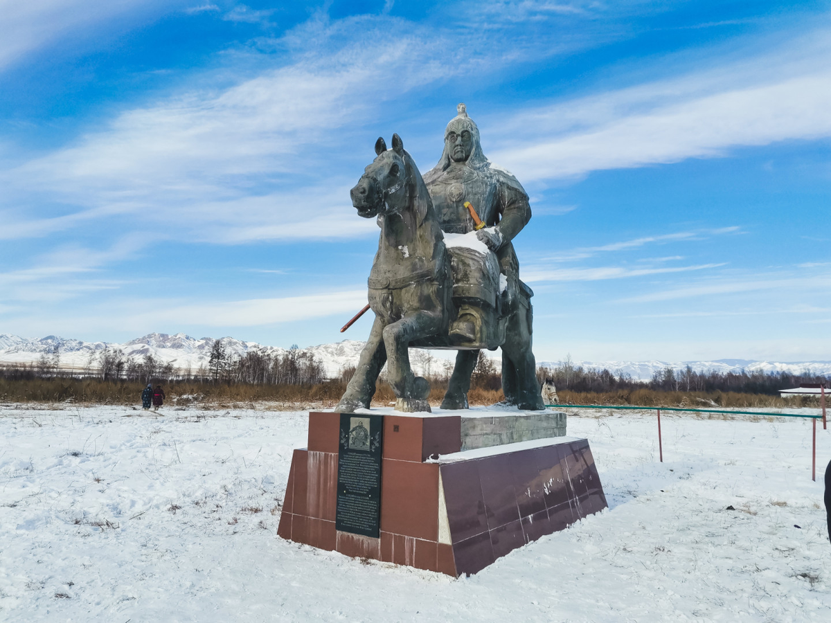 Памятник Субэдэю-багатуру. Республика Тыва, Россия.