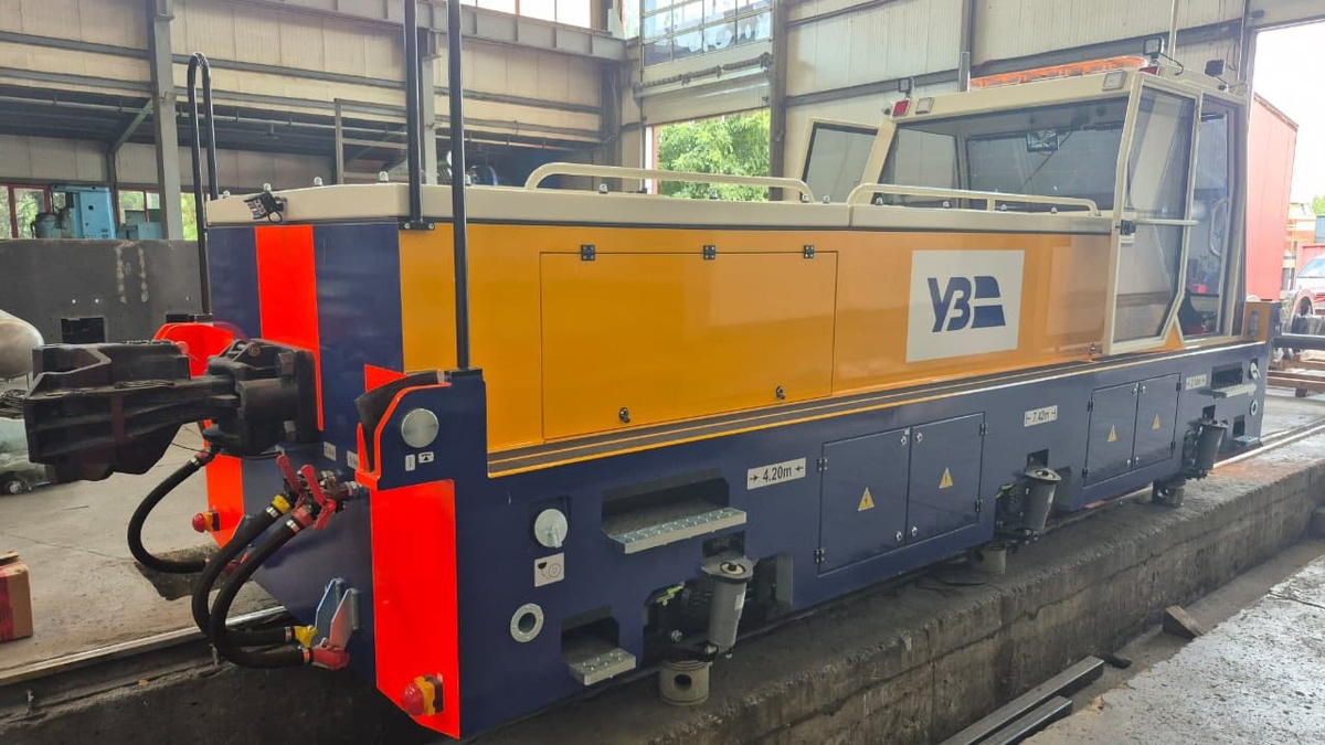  Аккумуляторный локомотив производства Express Service для Украины. Источник: Укрзализныця