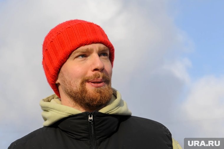    После появления форварда Кузнецова на матче «Металлурга» поползли слухи о его переходе в команду