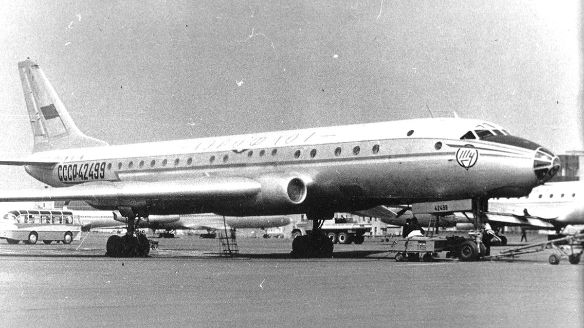 На фотографии: реактивный пассажирский самолет Ту-104. Источник фото: https://sun9-74.userapi.com/impg/Y5GxbRiVSNnTRhDcXLVtFp2UPgBAyfSSP8v4sw/Gz9JtT6m9t8.jpg