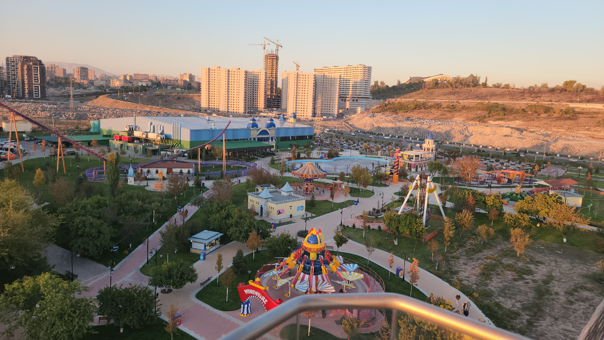 Ереван Парк - вид с Колеса обозрений на парк