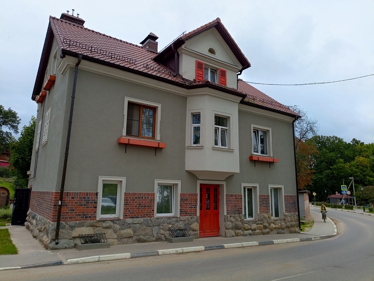 Это просто жилые дома в поселке Железнодорожный.