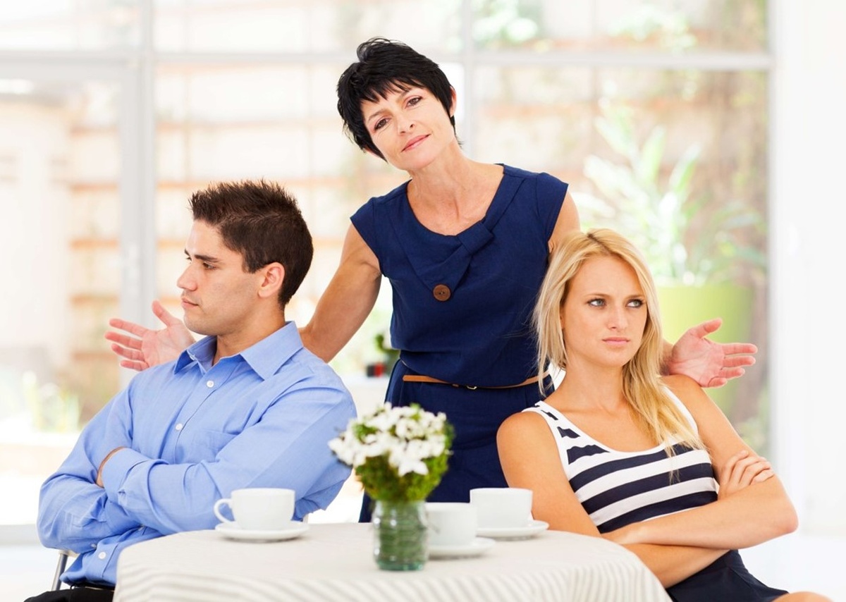 Главный супружеский медиатор, который всегда «за» мир. Но только свой.