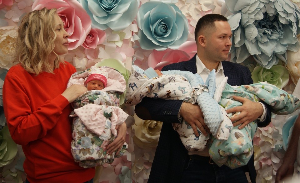 У счастливых родителей родились два мальчика и девочка. Фото: Ольга Гопало. 