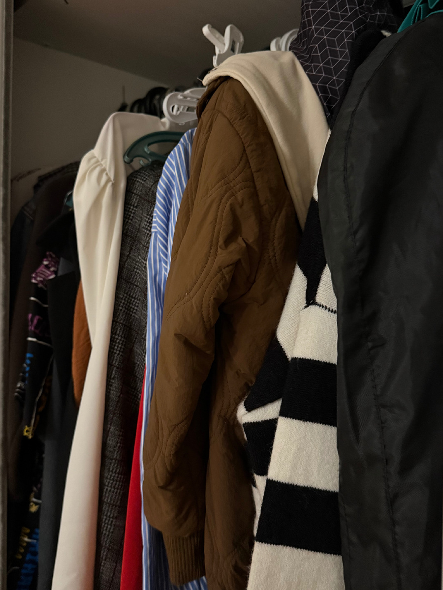 Полный шкаф и всё «не то».