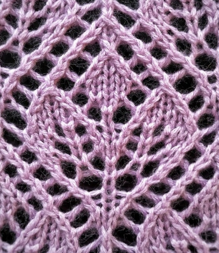 1. Ажурный узор «Листики»