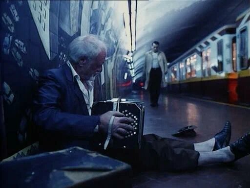 Молодой крокодил ищет друзей. О себе: люблю играть на гармошке у прохожих навиду. Источник: Кинопоиск.