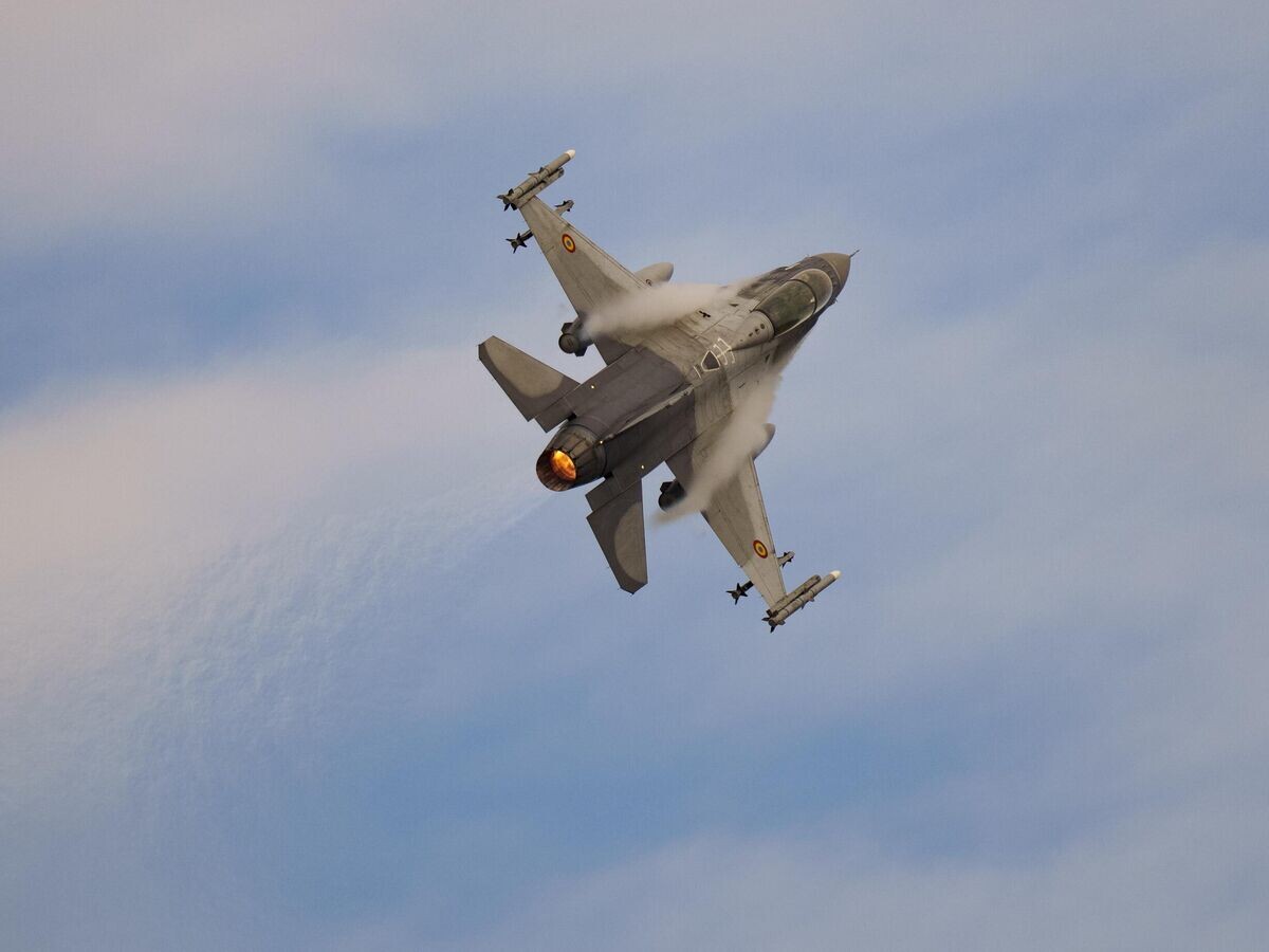    Истребитель F-16 ВВС Румынии© AP Photo / Vadim Ghirda