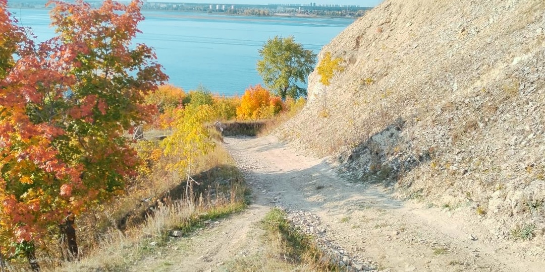Уникальный Печищинский разрез на высоком берегу Волги - красивое и опасное место для отдыхающих