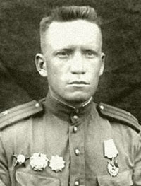 Мамонов Николай Васильевич (27.09.1919, д. Пашенино ныне Сокольского района Вологодской области — 26.10.1944, Польша) — советский военный. В годы Великой Отечественной войны командир 331-го стрелкового полка 96-й стрелковой дивизии. Подполковник. Герой Советского Союза (1945, посмертно)