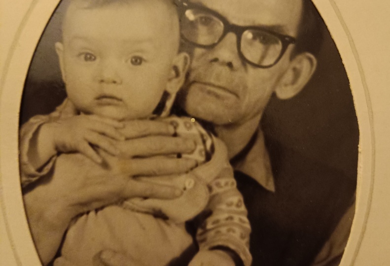 Старые фотографии: Фенечка, найдись!