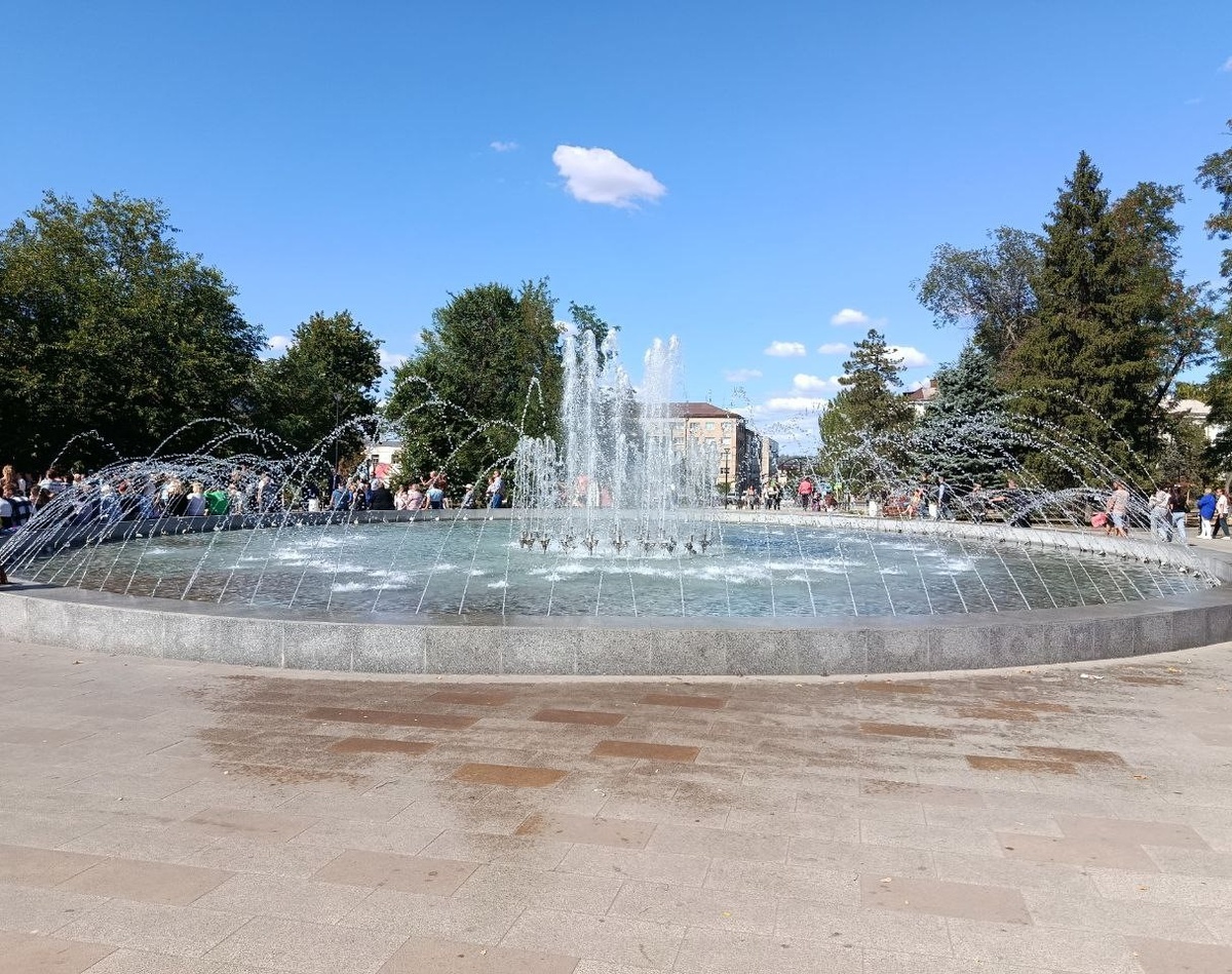 Фонтан в сквере ВЛКСМ в Луганске