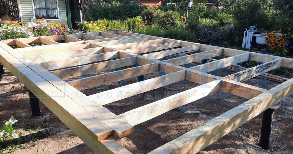 Правда ли, что баня на винтовых сваях «гуляет»?