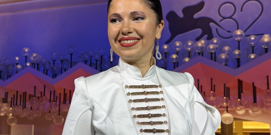 Платье Адыгеи на открытии кинофестиваля в Венеции