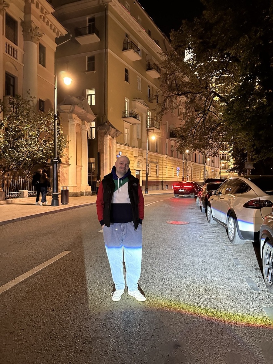 Лучезарный я. Когда попросил снять тебя человека, что не обращает внимание на свет фар.