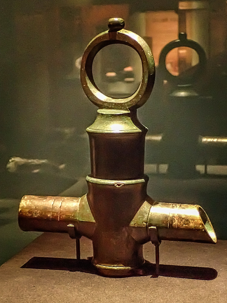 Фото бронзового крана из Помпей