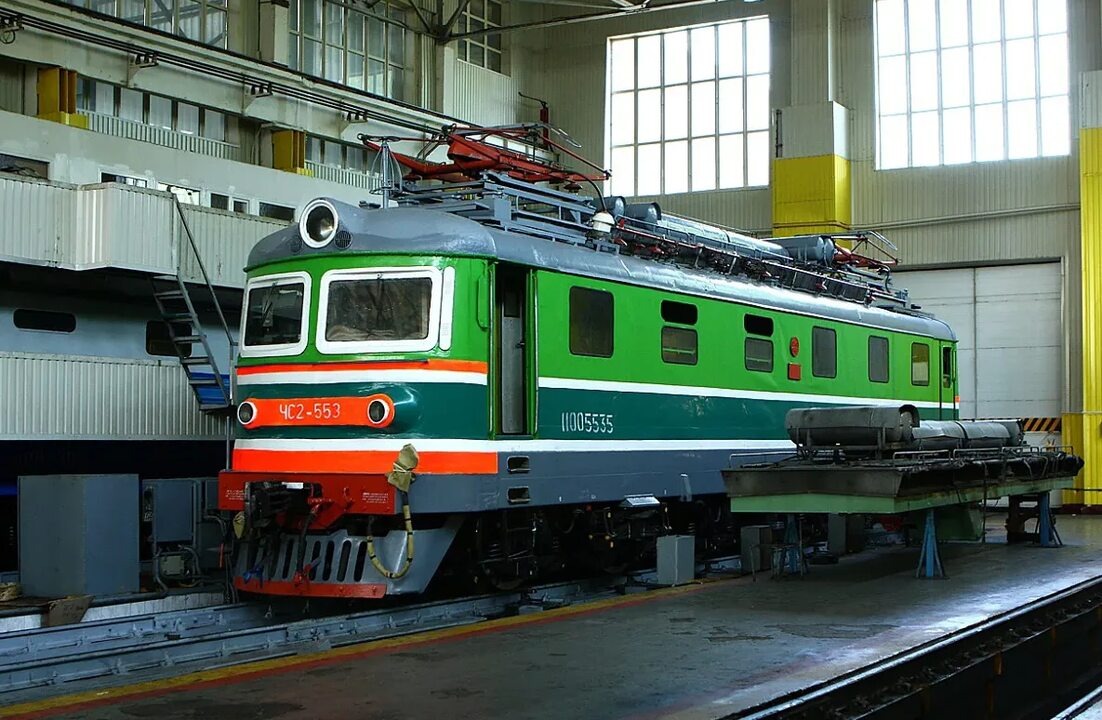 Электровоз ЧС2-553