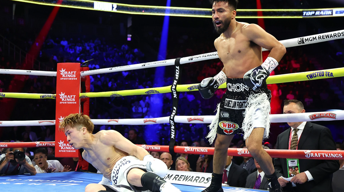     Наоя Иноуэ в нокдауне от Рамона Карденаса