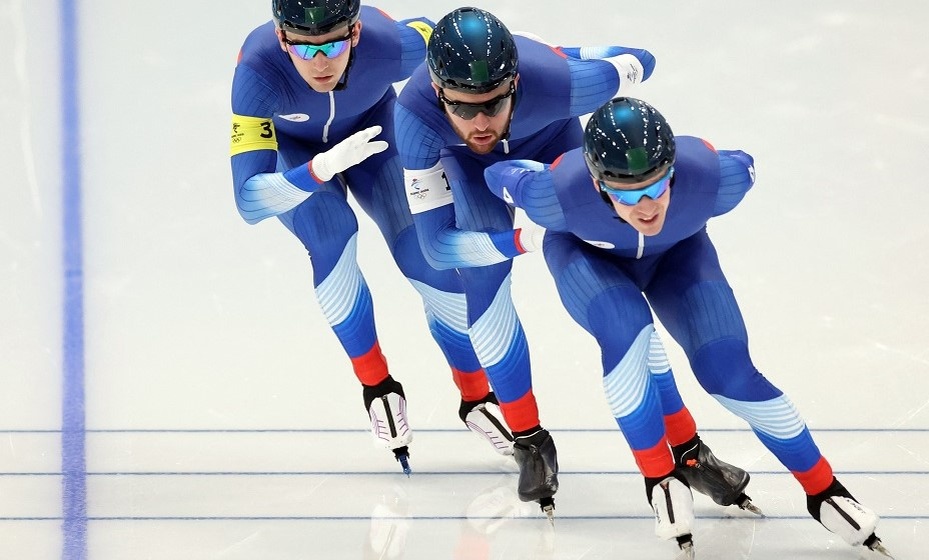    Россияне не смогли в решающем забеге догнать Норвегию, став серебряными призерами Игр. Фото: Reuters