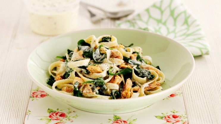 Макароны с тунцом и шпинатом