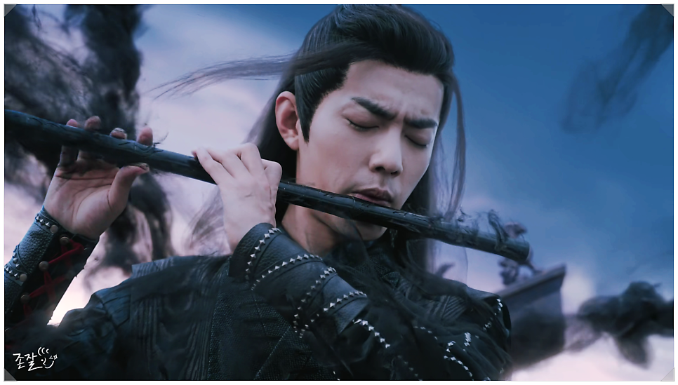 Вэй Усянь и бамбуковая флейта дицзи. Кадр из китайского сериала 2019 года «Неукротимый: Повелитель Чэньцин» (陈情令)