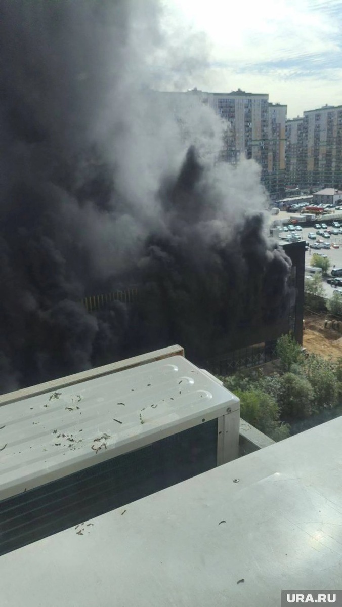 В Подмосковье горит недостроенная парковка