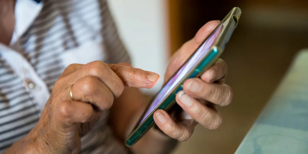 ⚠️ВАЖНО ДЛЯ ПЕНСИОНЕРОВ: новые правила связи и штрафы в 2025 году. Четыре новых правила для пенсионеров при пользовании телефоном с сентября