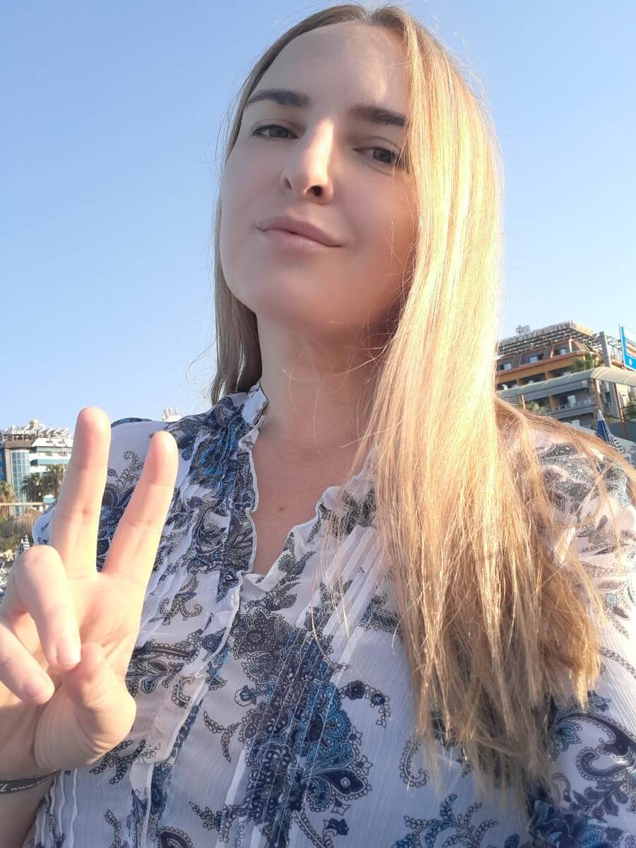 Брови то дома покрасила на две недели вперёд 🙂