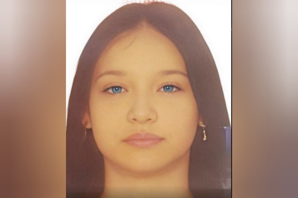    В день пропажи она была одета в зеленую куртку, футболку в черно-белую полоску, синие джинсы и розовые кроссовки. Фото: «ЛизаАлерт»