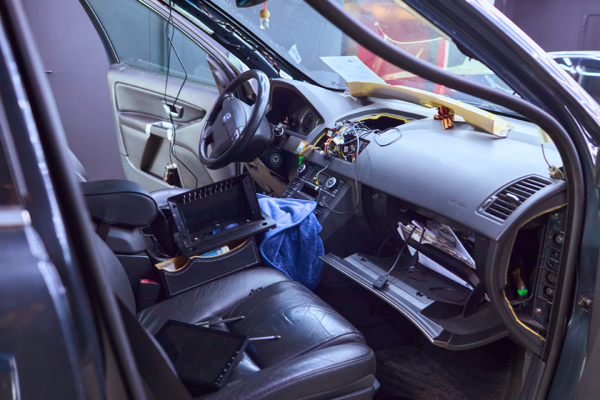 Источник фото: https://custom-heroes.ru/raboty/vid-uslugi/avtozvuk/volvo-xc90-premium-osnaschenie-s-multimedia-teyes-cc4-pro/