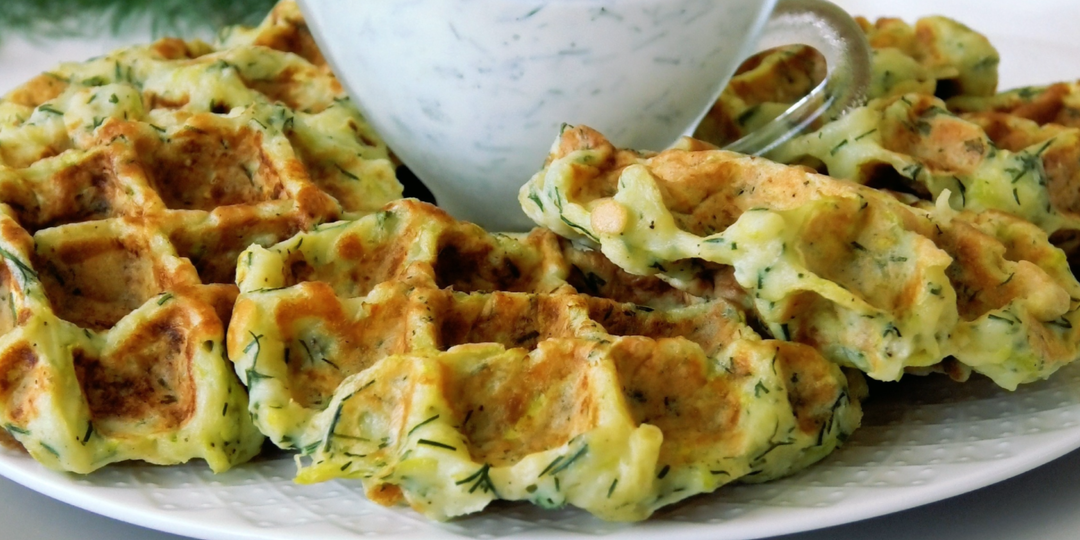 Пышные овощные вафли из кабачка.
