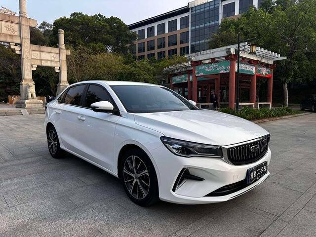 Geely Emgrand 2021