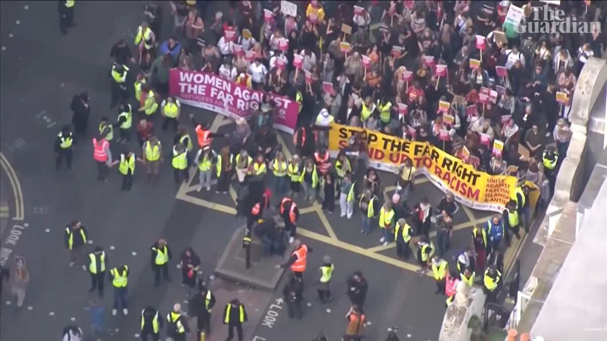    Кадр видео канала Guardian News/www.youtube.com/watch?v=rCUrO8fmxSk