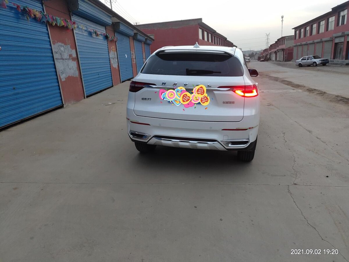Фото 2. Задняя часть Haval F7. 