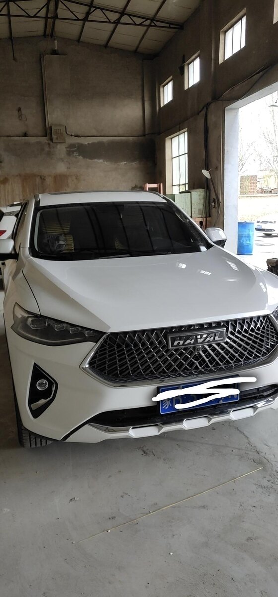 Фото 1. Передняя часть  Haval F7. 