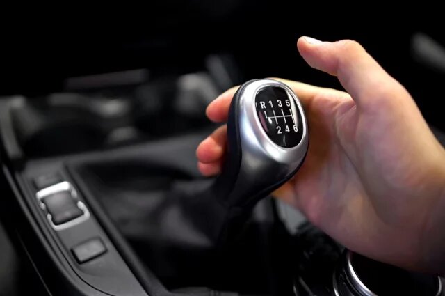    Как накажут, если поехать на «механике» с правами на «автомат»?