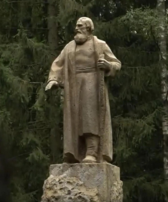 Памятник Ивану Сусанину.