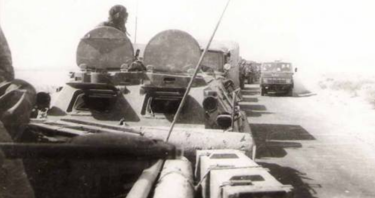 Колонна снабжения советских пограничников в афганской провинции Кундуз